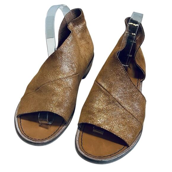 Free People Women’s Sz 8.5 Metallic Tan Sandals Mont Blanc Leather Cutout Flats - Picture 2 of 10